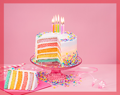 Torta arcobaleno di compleanno