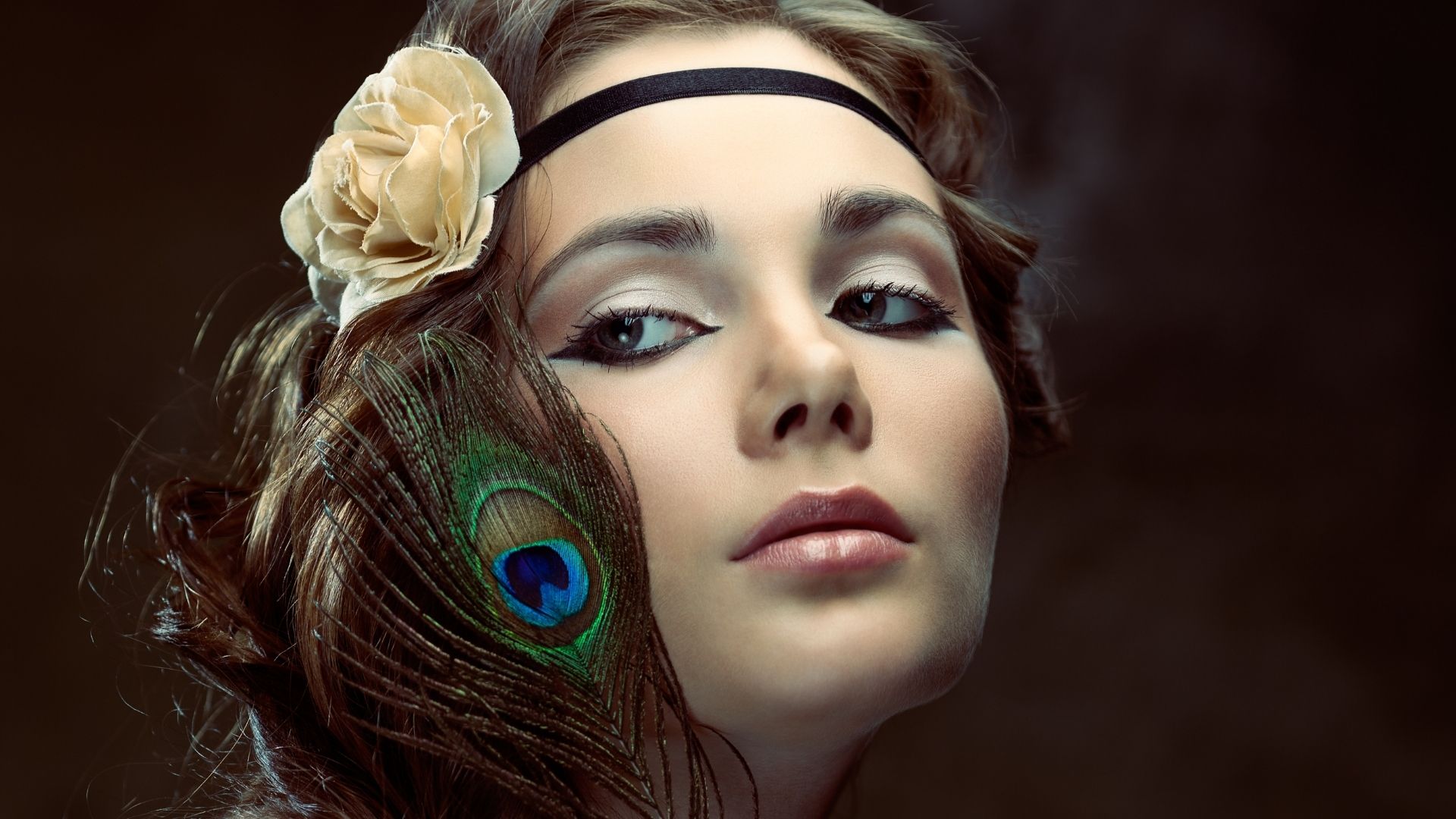 donna con capelli hippie