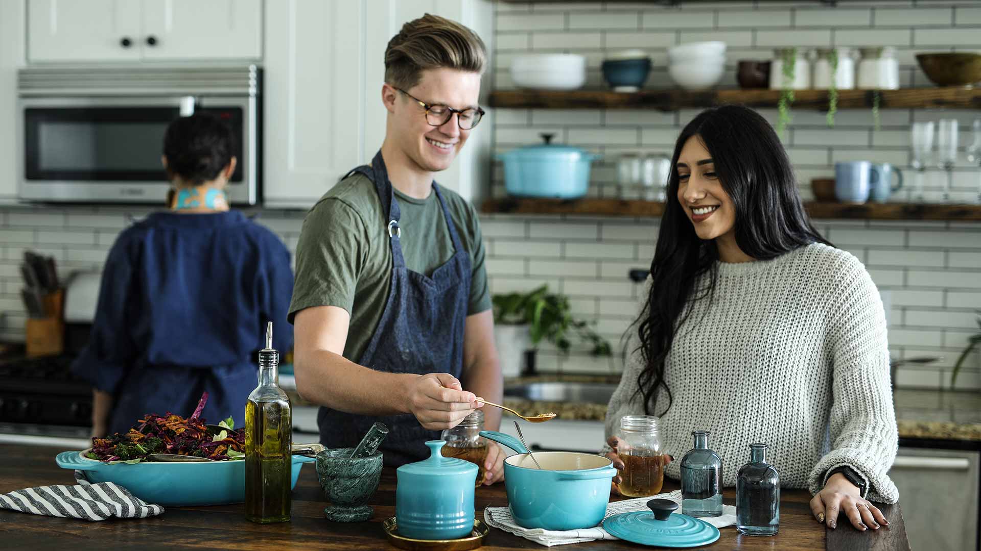 Persone che cucinano
