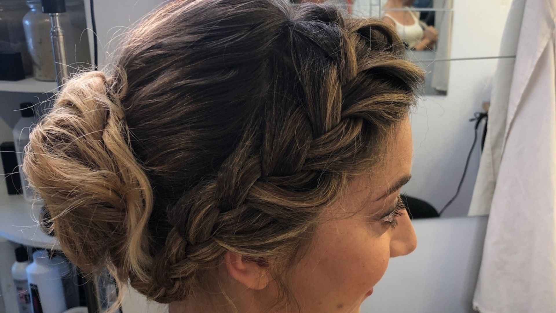 capelli raccolti con treccia