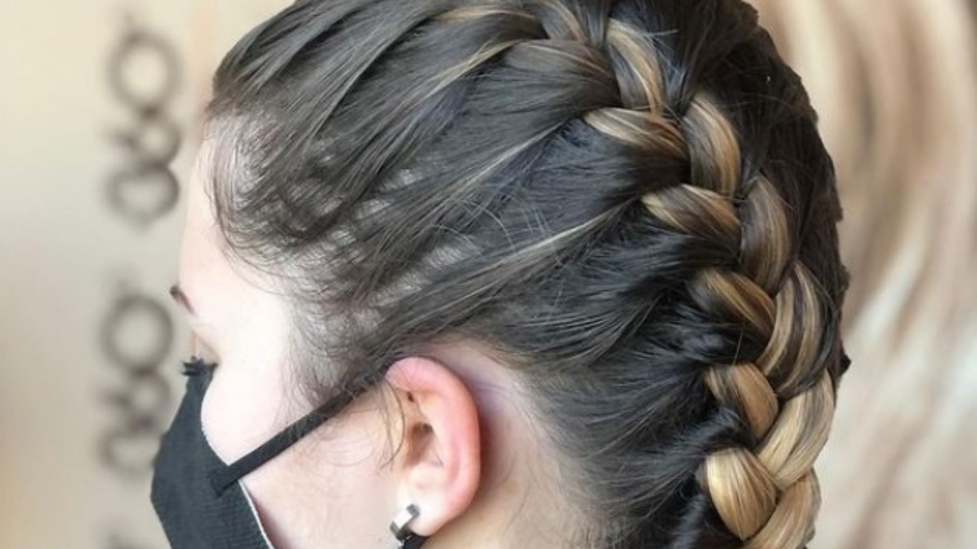capelli con treccia