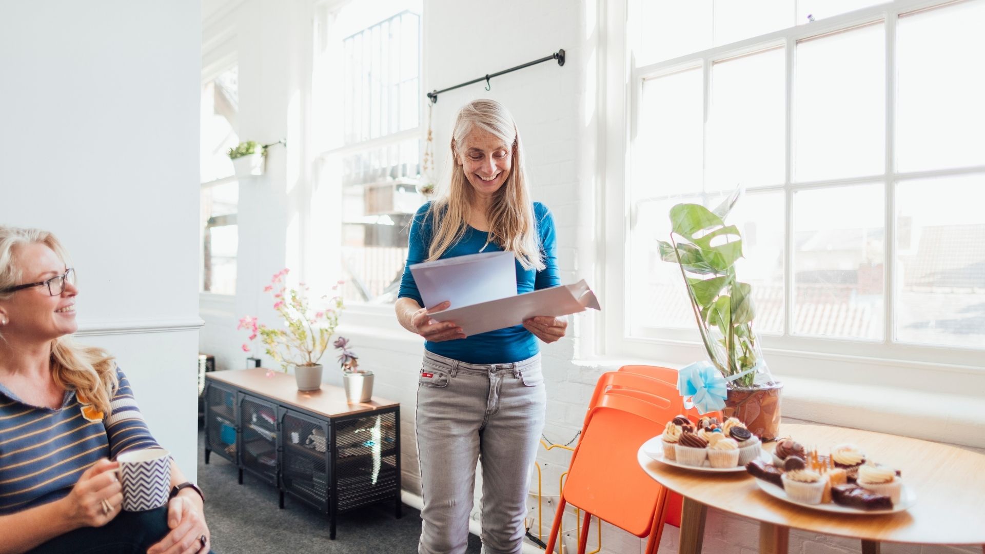 festeggiata con biglietto di auguri
