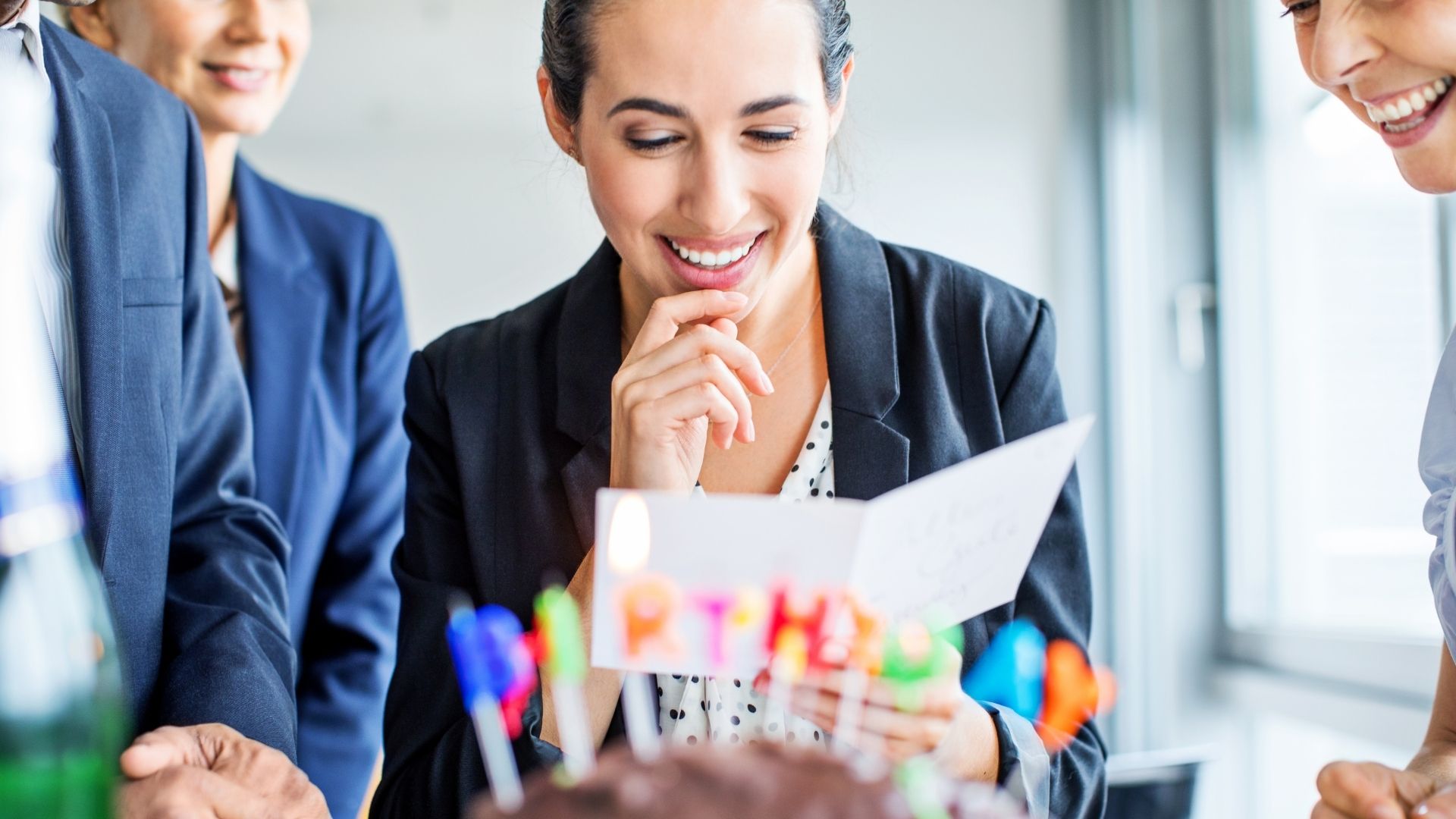 festeggiato con biglietto di auguri
