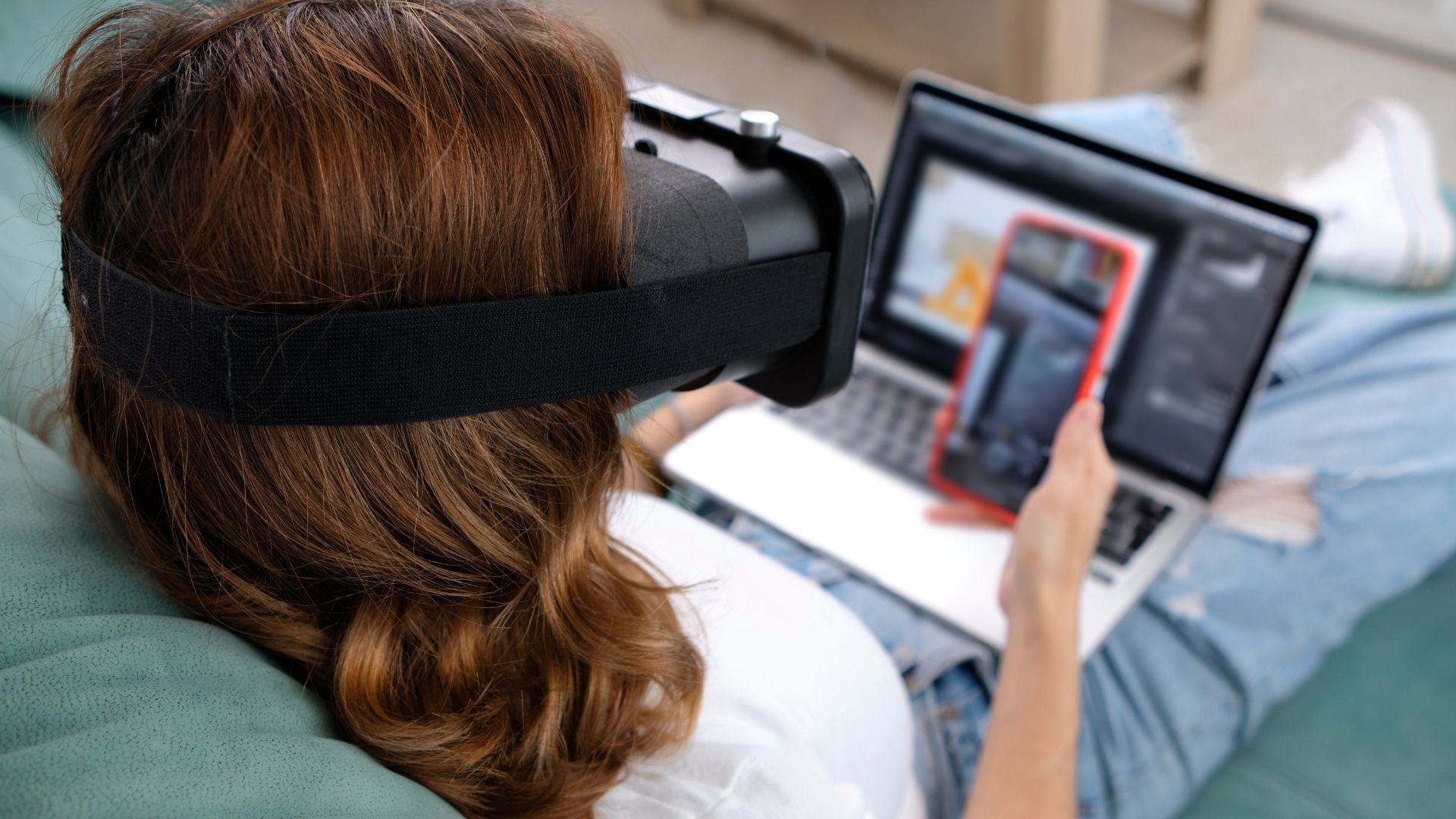 ragazza con visore 3d