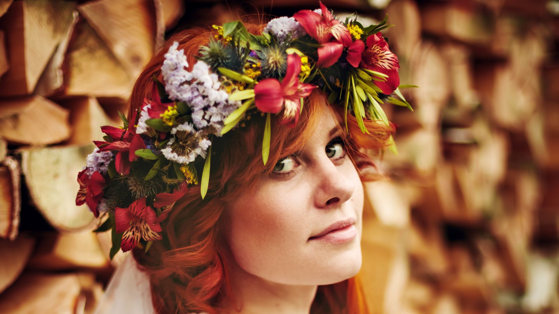 acconciatura da sposa con i fiori