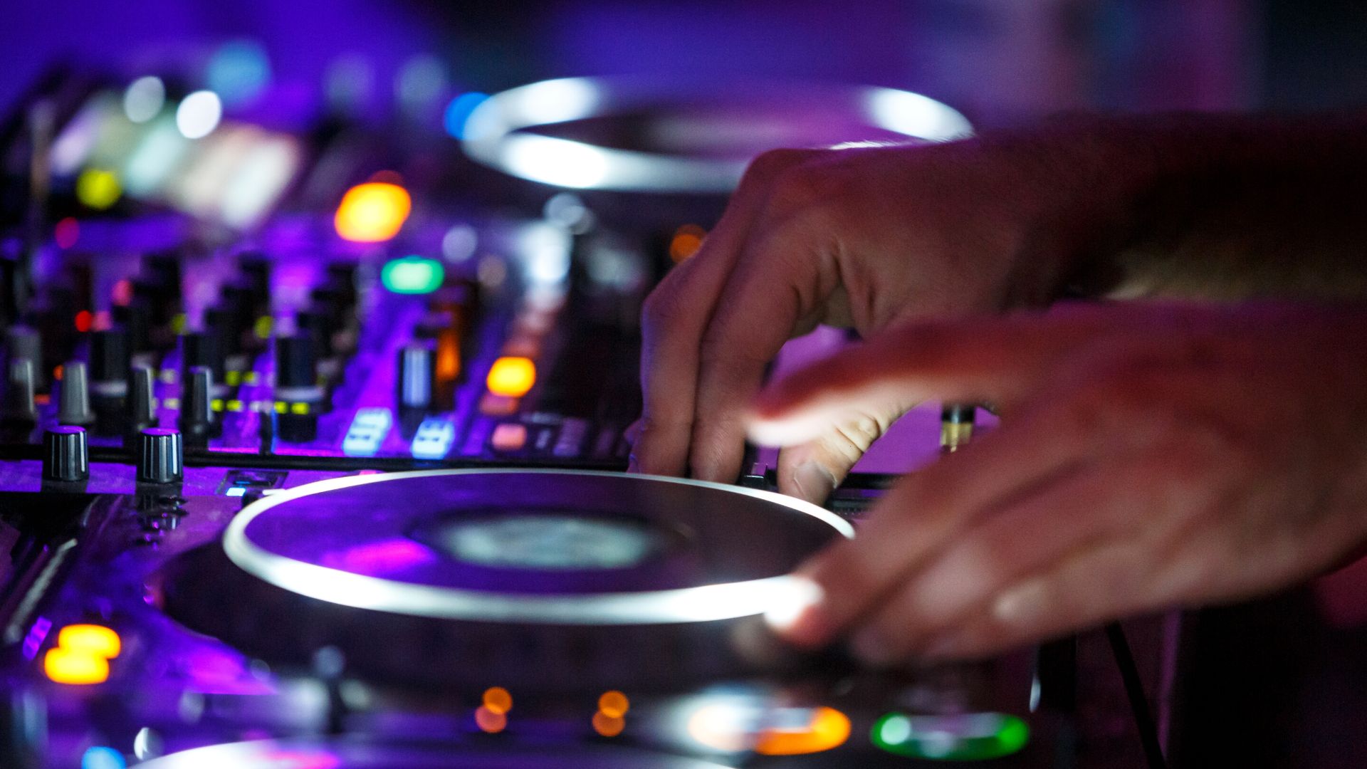 dj villaggi turistico