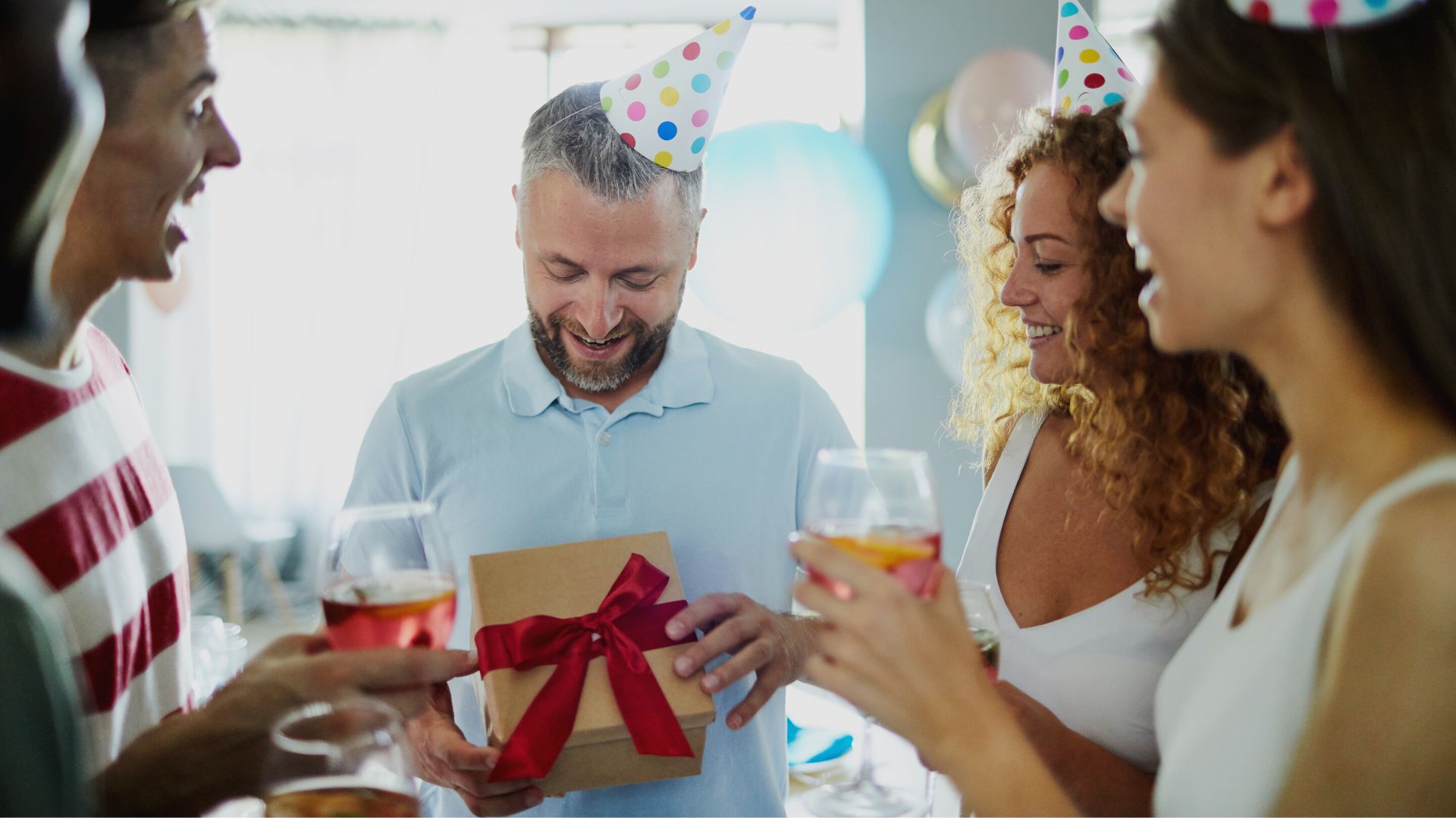 festeggiato con regalo