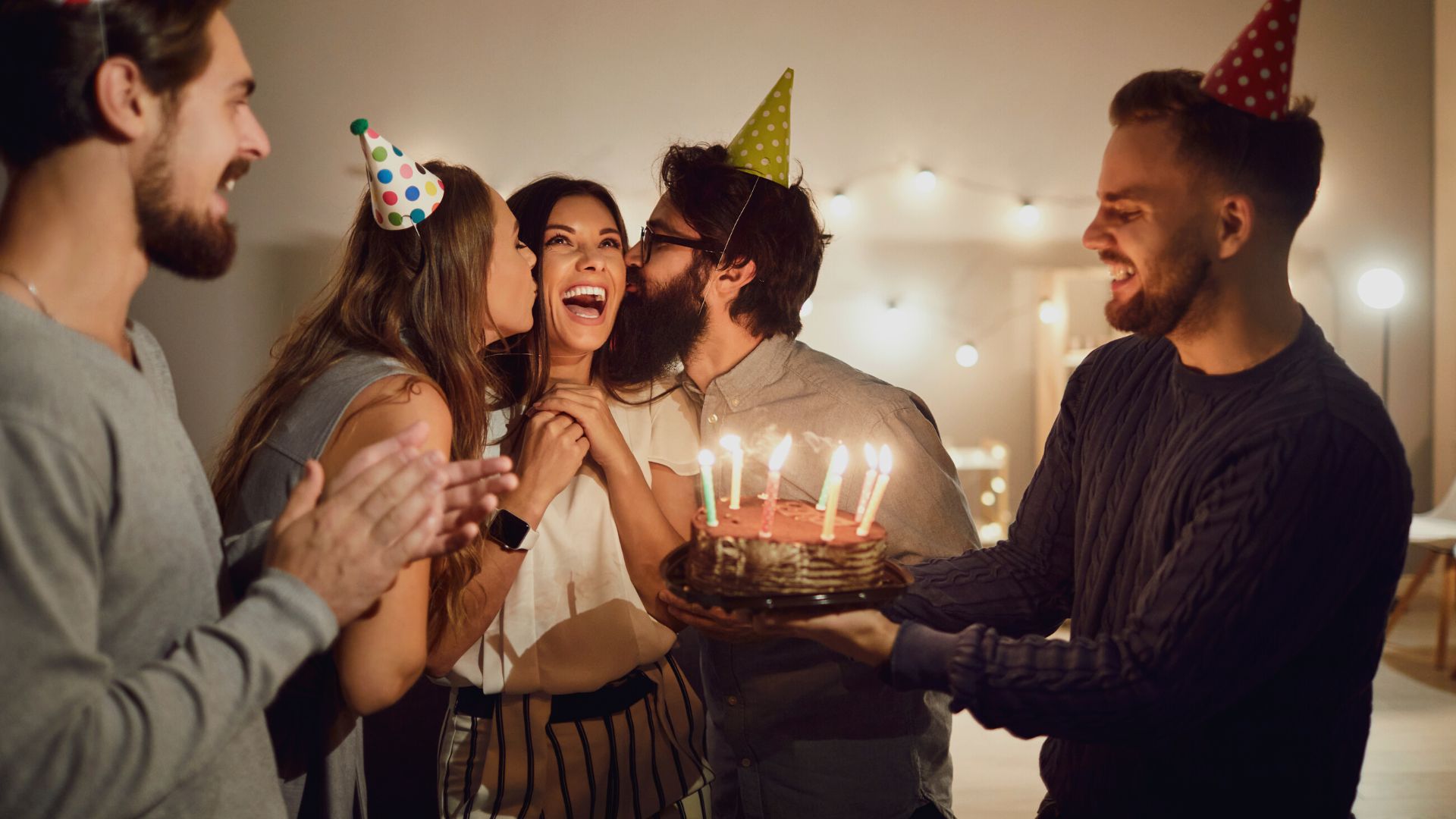 festeggiata con torta