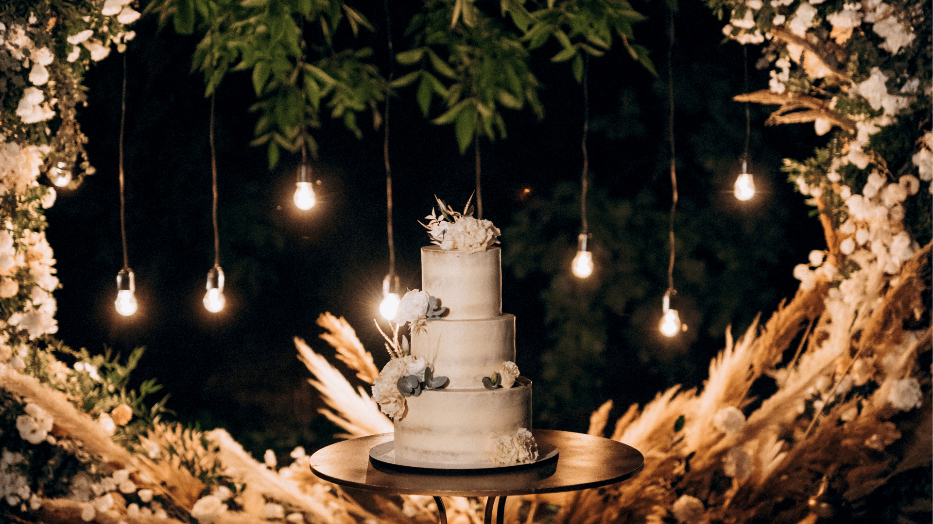 Wedding cake country chic