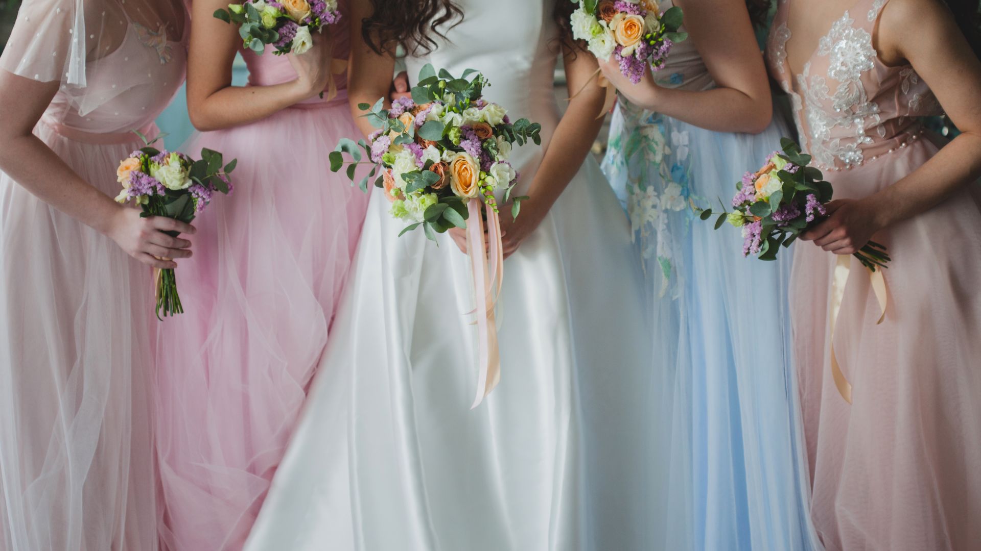 Che differenza c'è tra damigelle e testimoni? Che differenza c'è tra damigelle e testimoni?