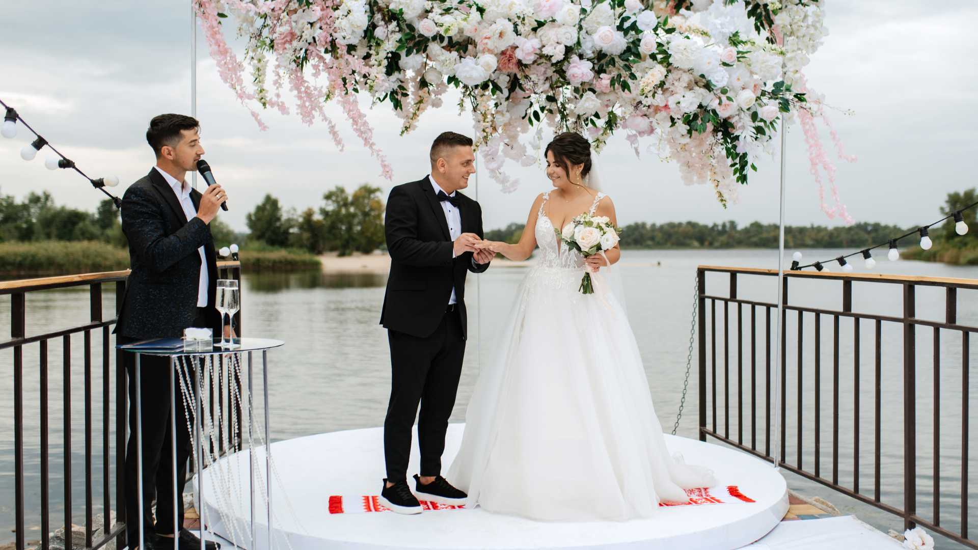 Dove si siedono i testimoni di nozze Dove si siedono i testimoni di nozze