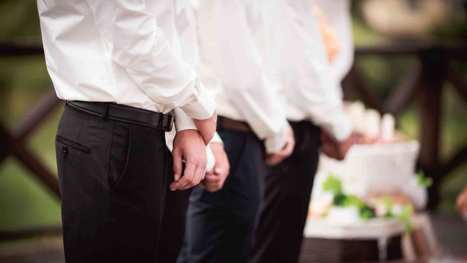 Testimone di nozze regala le fedi nuziali Testimone di nozze regala le fedi nuziali