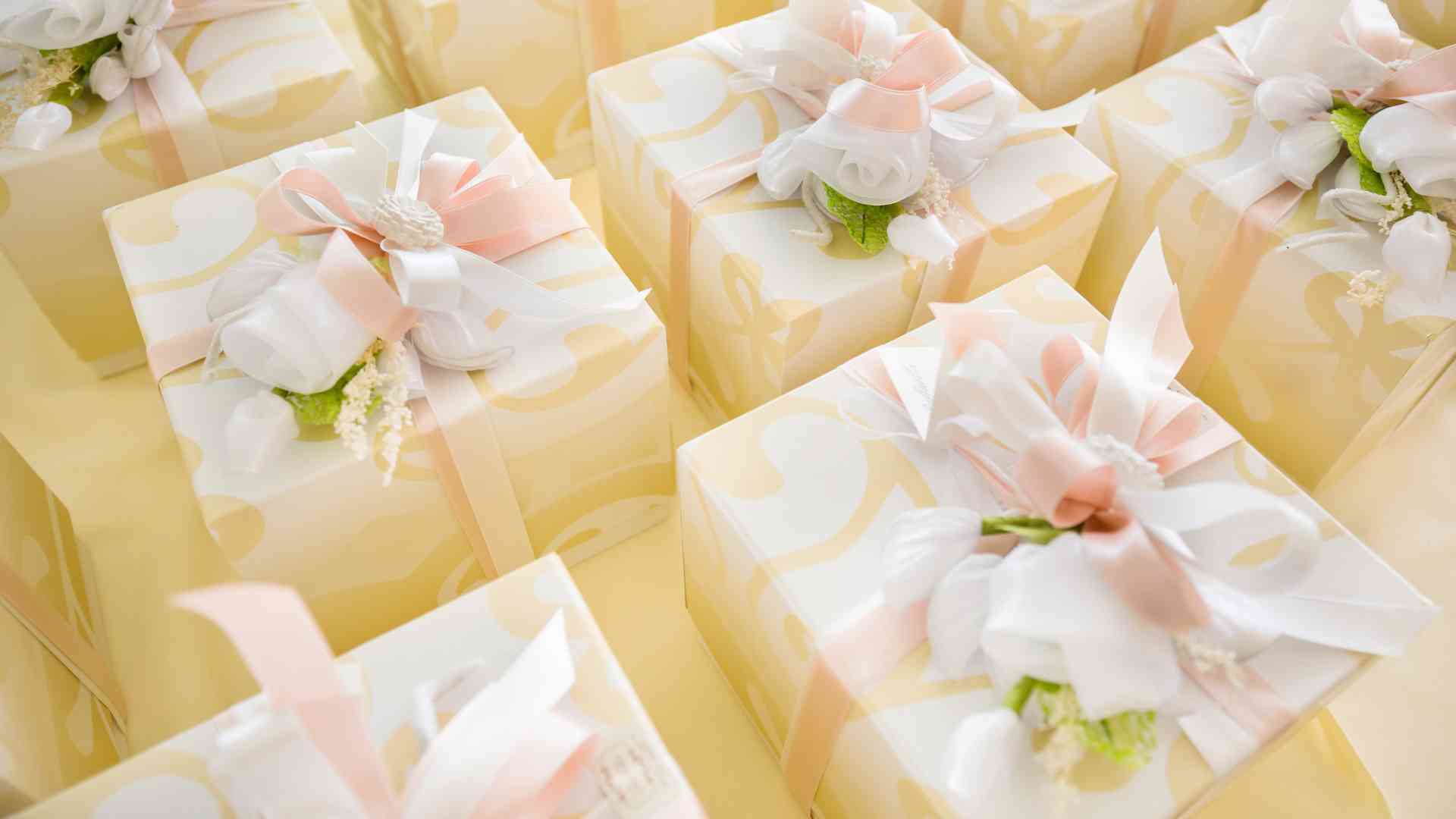 Cresima bomboniere torta invito colori Cresima bomboniere torta invito colori